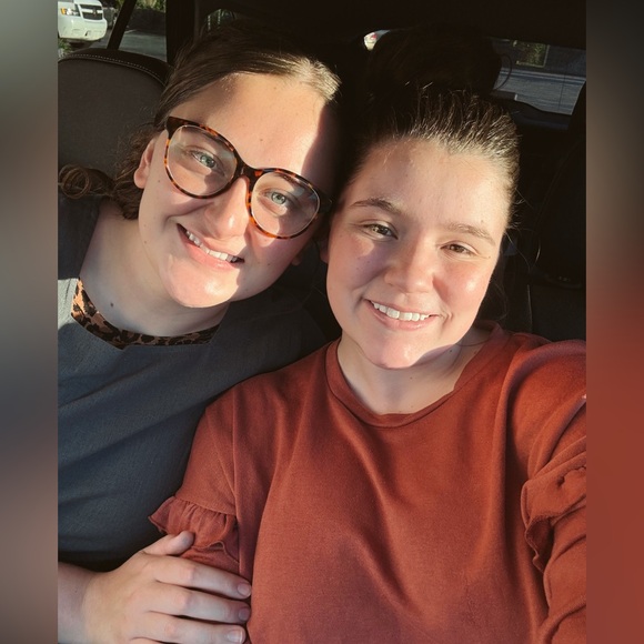 Hi! I’m Riah 🥰 - Picture 4 of 16